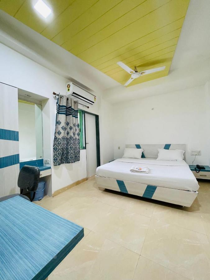 Hotel Holiday Pride Aurangābād Exterior foto