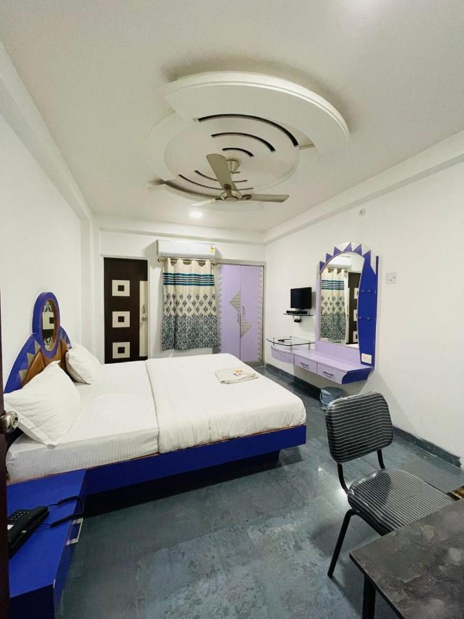 Hotel Holiday Pride Aurangābād Exterior foto
